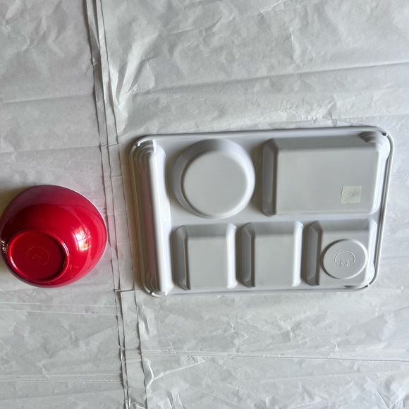 CHILDS HOLIDAY DIVIDED TRAY/PLATE WITH MATCHING BOWL 3 SETS OF 1 PLATE & 1 BOWL - Picture 2 of 2